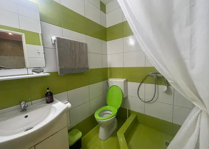 Costin - De Inchiriat *